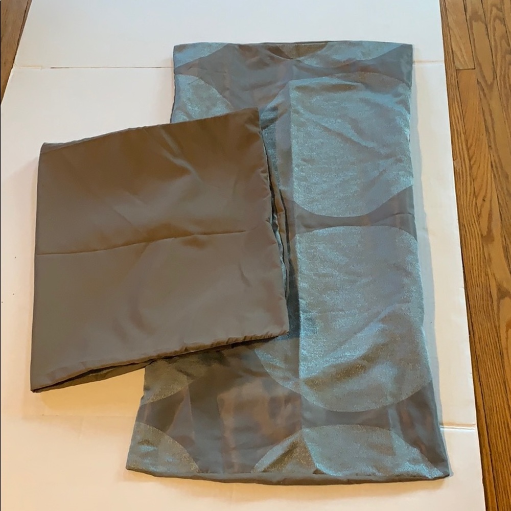 Set of two large pillowcases
